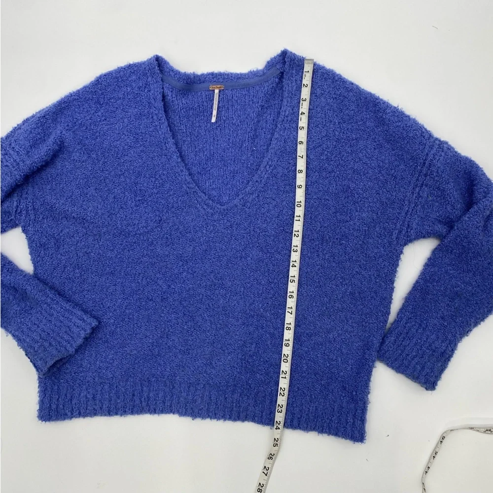 Free People Blue Oversized V-Neck Cozy Knit Sweater size M